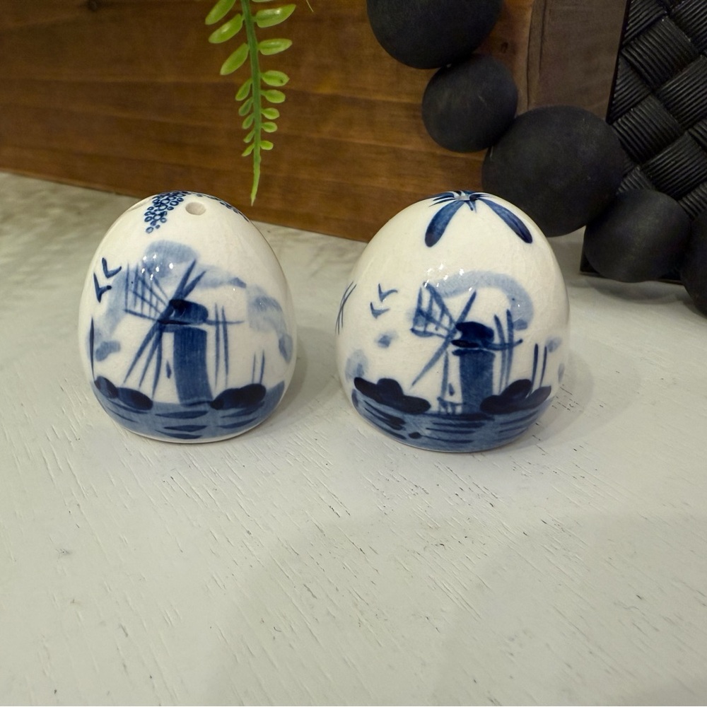 Vintage Blue Delft Ceramic Windmill Art salt and pepper shaker set